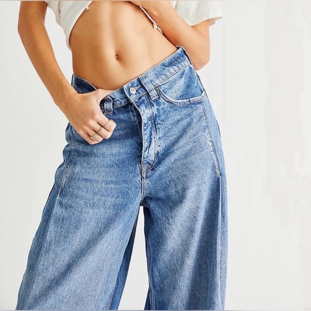 We The Free Old West Slouchy High Rise Wide Leg Jeans, Size 31 - Picture 3 of 6